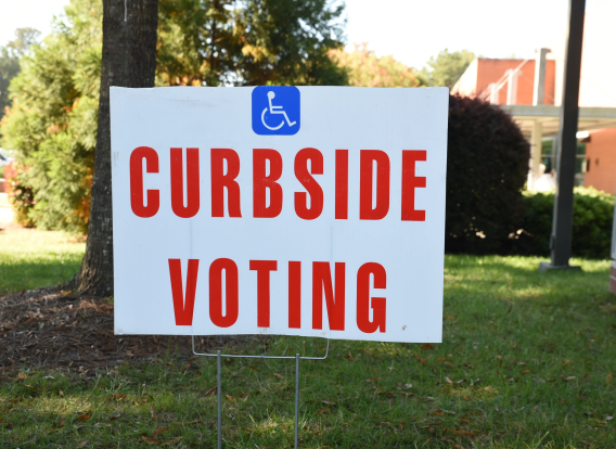 A sign indicating that curbside voting is available.